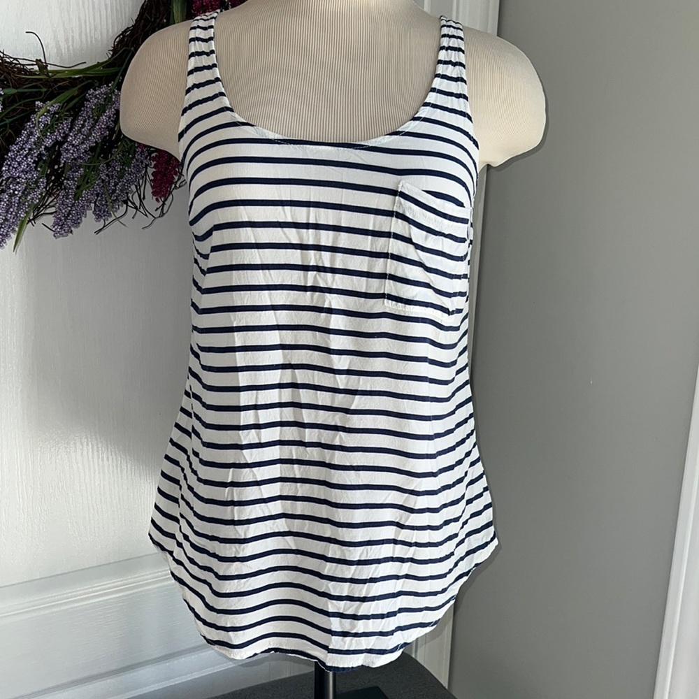 Old Navy Tank Top with Front Pocket. Round Neck Size:Medium